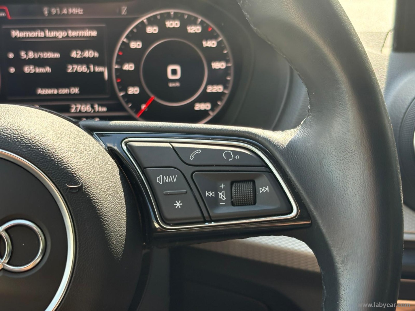 Audi Q2 35 TDI quattro S tronic Admired - Immagine 22