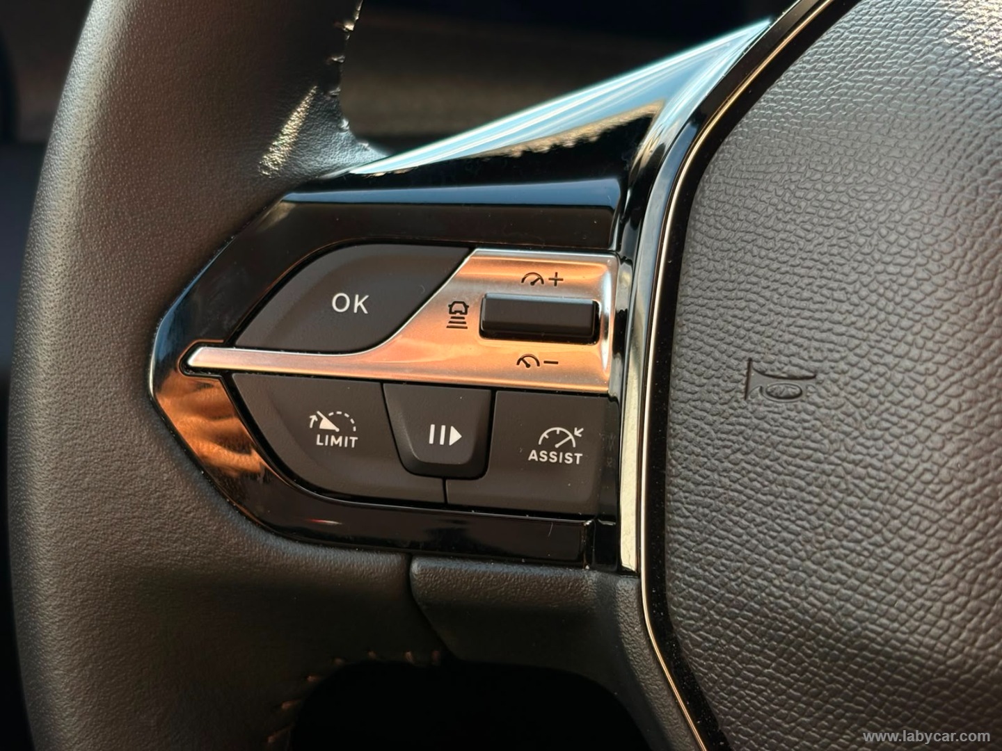 Peugeot 408 Plug-in Hybrid 225 e-EAT8 Allure - Immagine 22