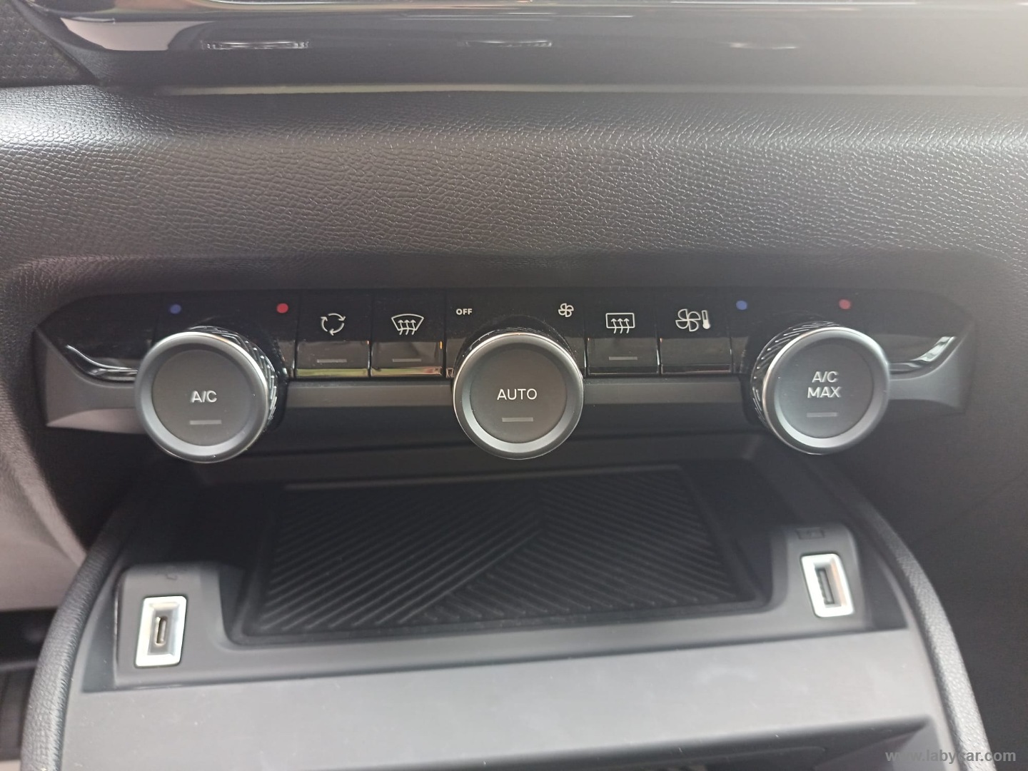 Citroën C4 Hybrid 145 e-DCS6 Plus - Immagine 22