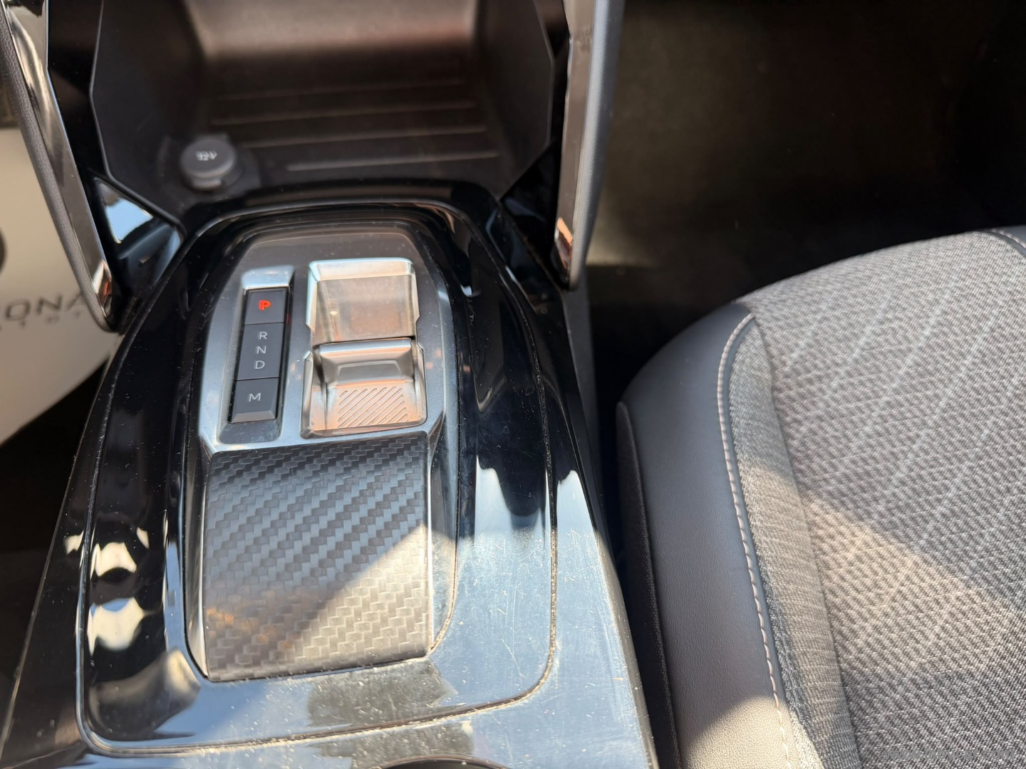 Peugeot 208 Hybrid 110 e-DCS6 Allure - Immagine 22