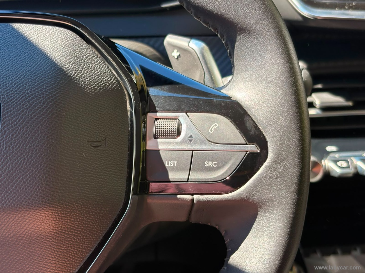 Peugeot 208 Hybrid 110 e-DCS6 Allure - Immagine 22