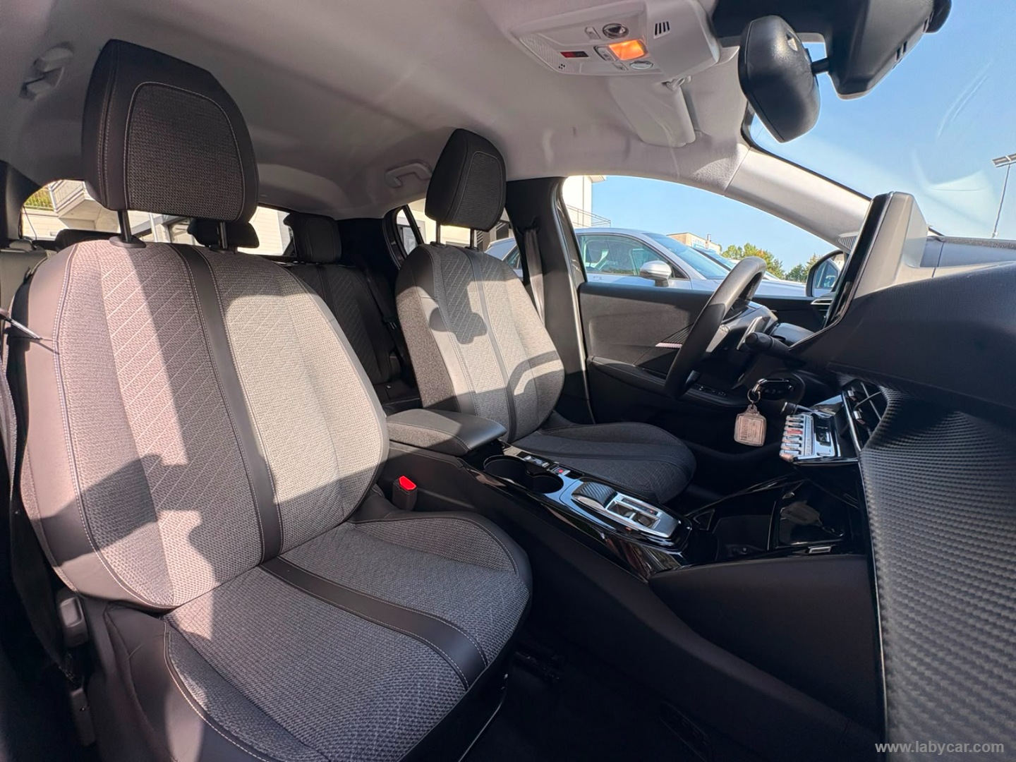 Peugeot 208 Hybrid 110 e-DCS6 Allure - Immagine 22