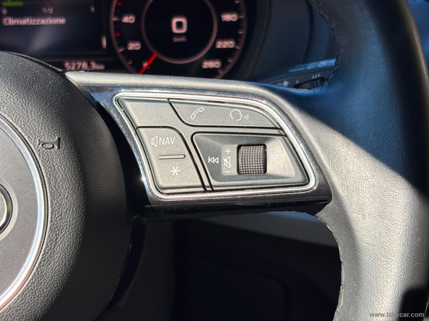 Audi Q2 30 TDI S tronic Admired - Immagine 22