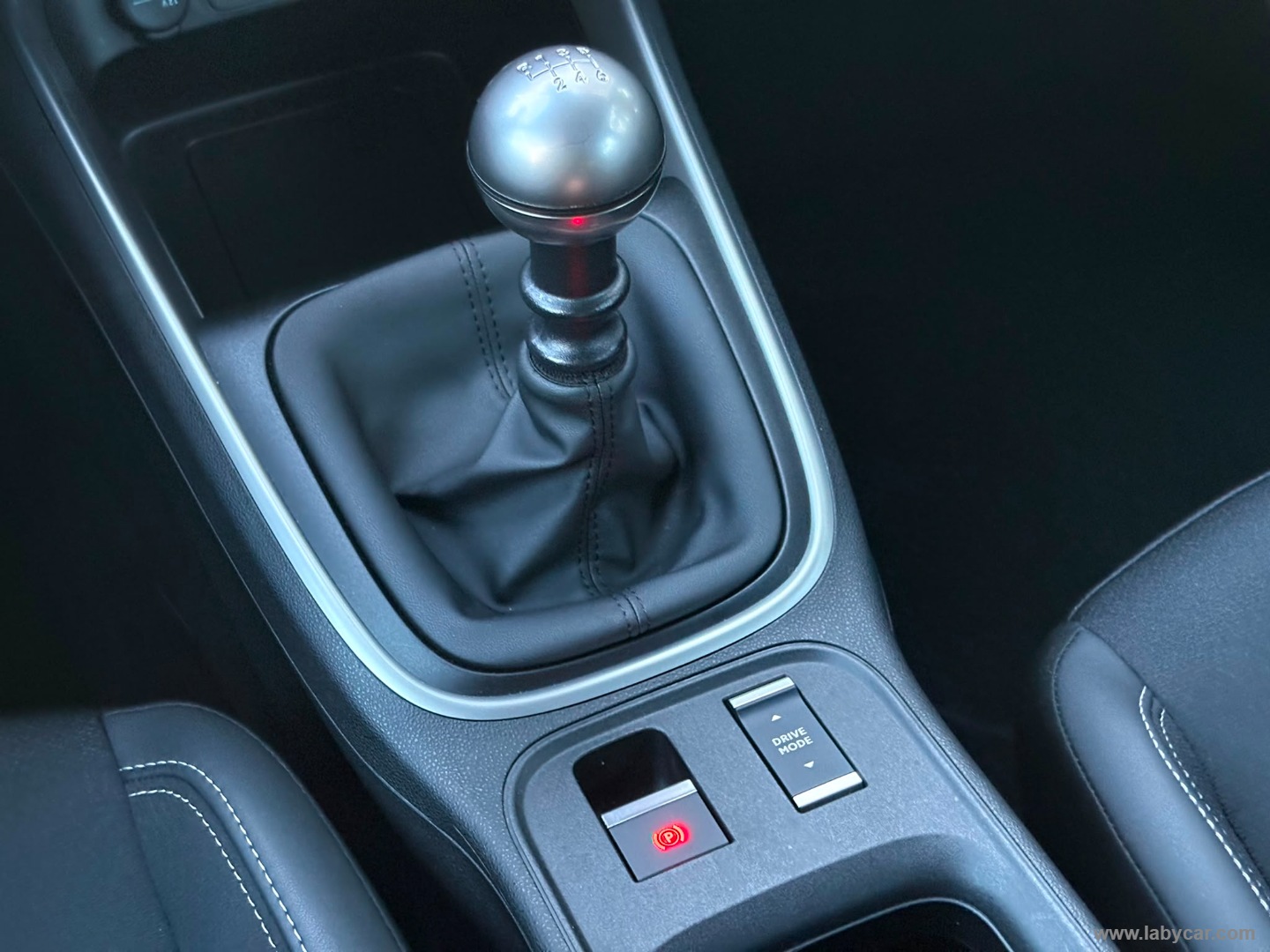 Jeep Avenger 1.2 Turbo Altitude - Immagine 22
