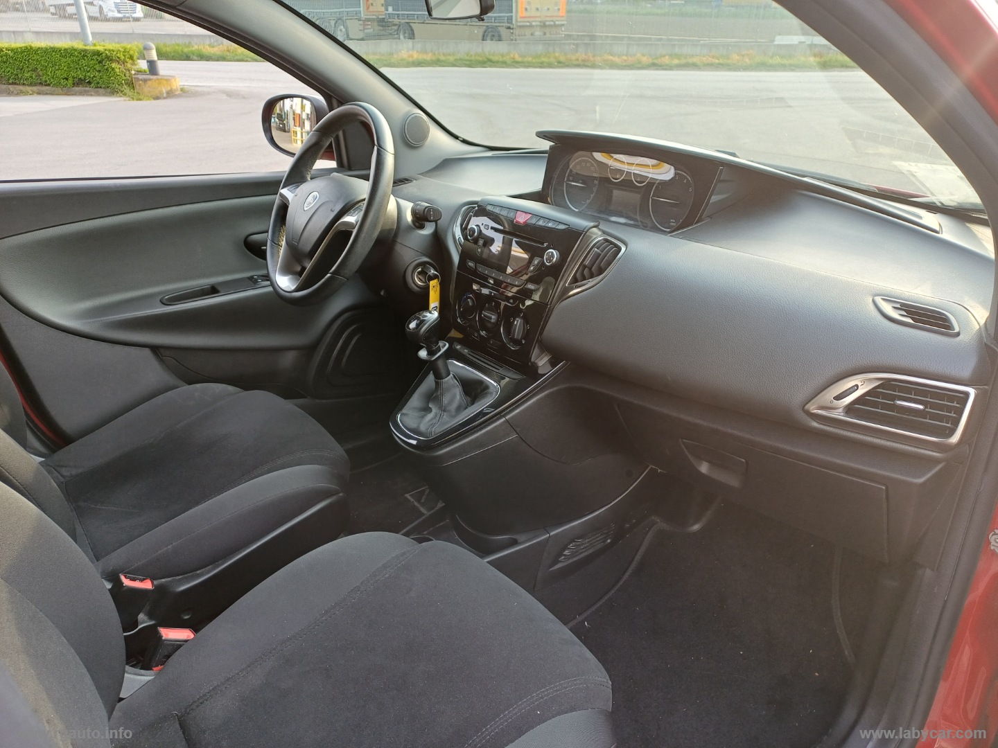 Ypsilon 0.9 T.Air 85 CV 5p. S&S Gold - immagine 22