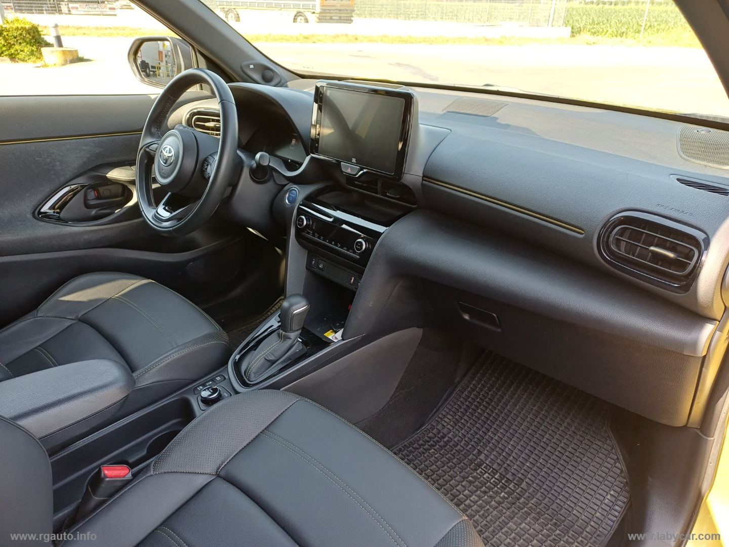 Yaris Cross 1.5 Hyb. 5p. E-CVT AWD Prem. - immagine 22