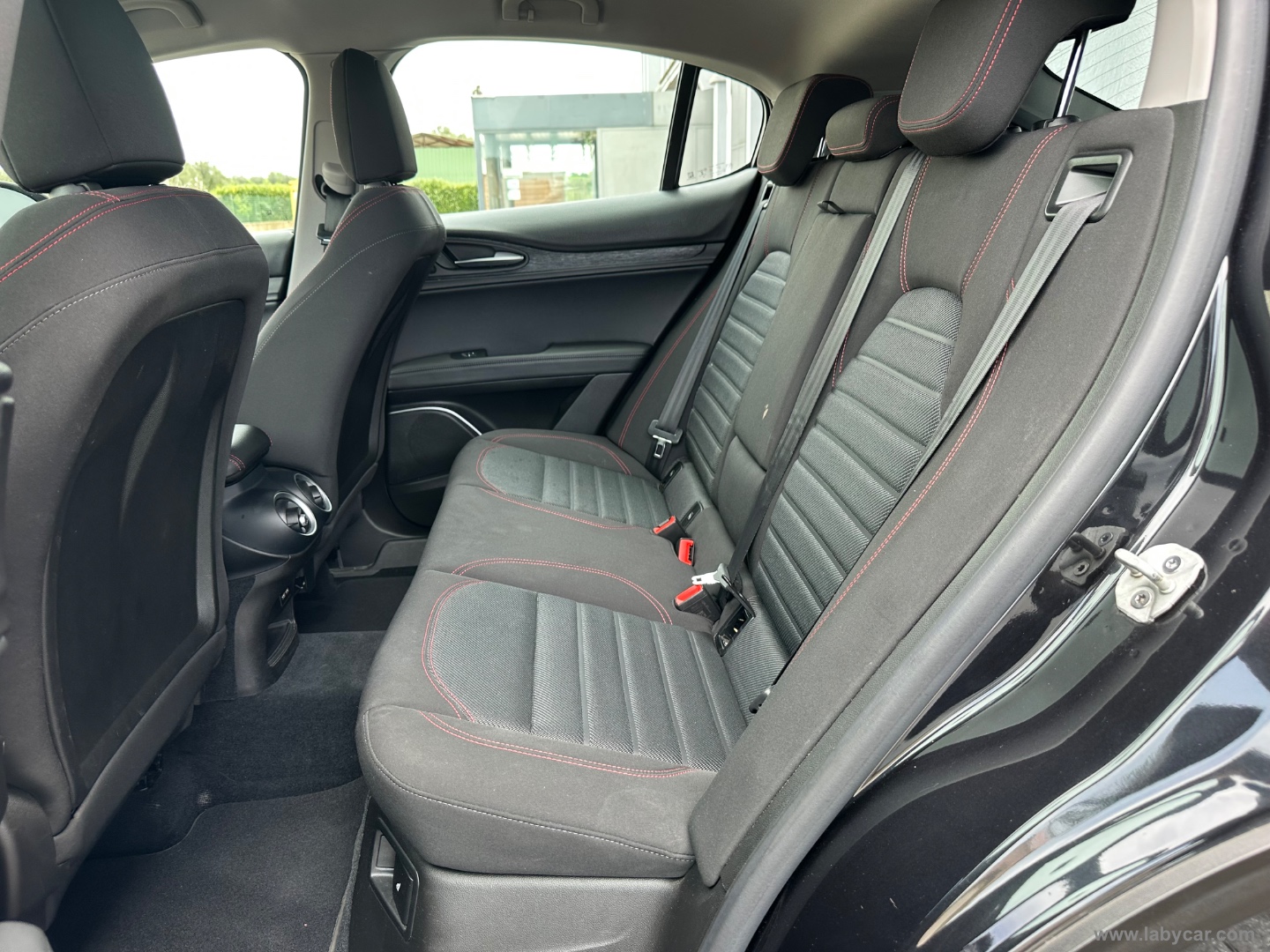 Stelvio 2.2 T.diesel 160CV AT8 RWD R.Ed. - immagine 22