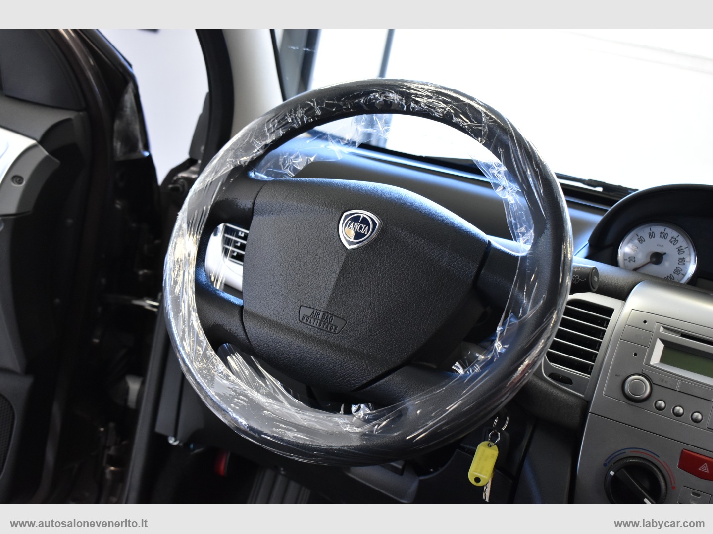 Ypsilon 1.2 Versus - immagine 22