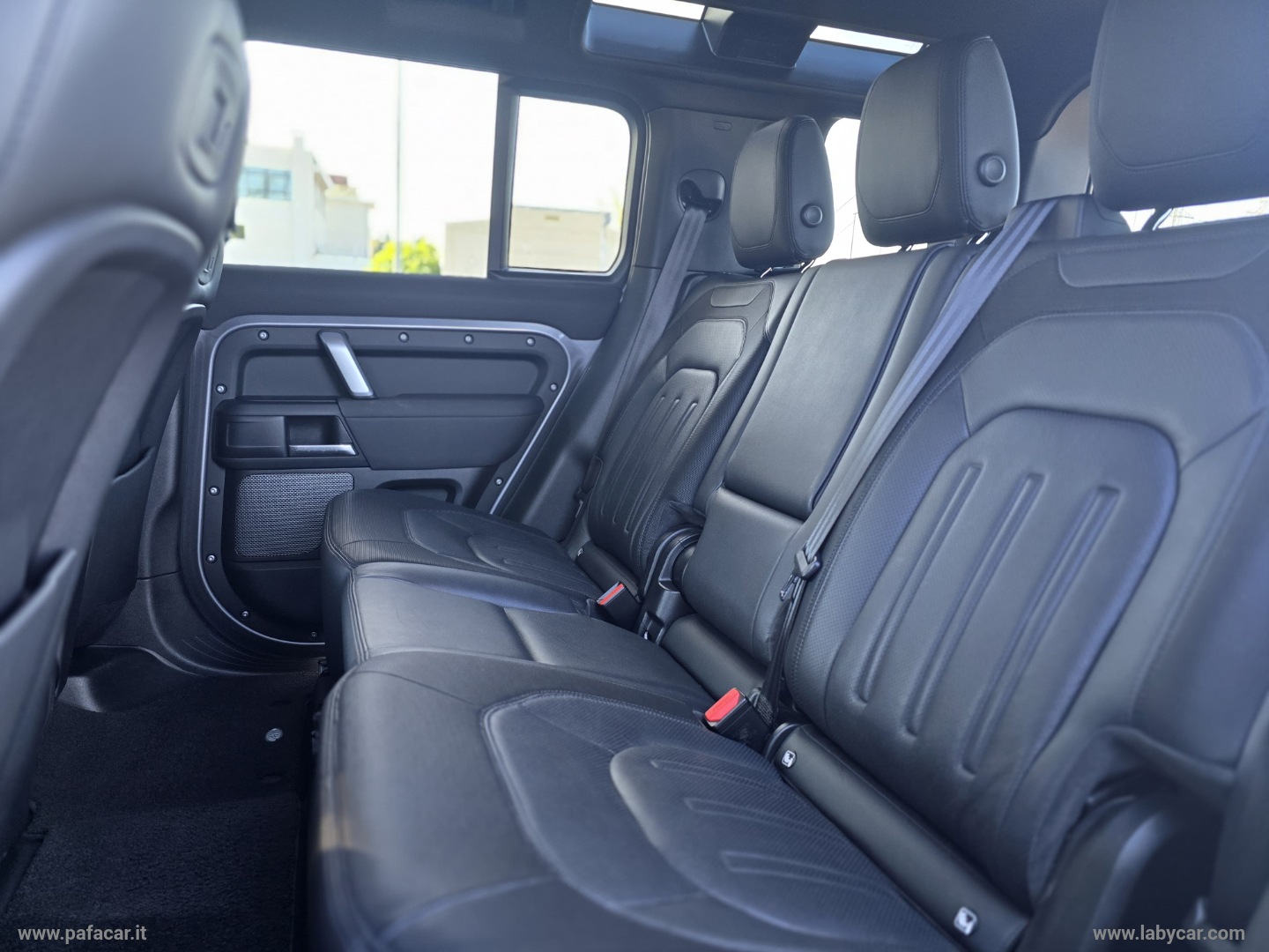 Defender 110 3.0D I6 250 CV X-Dynamic S - immagine 22