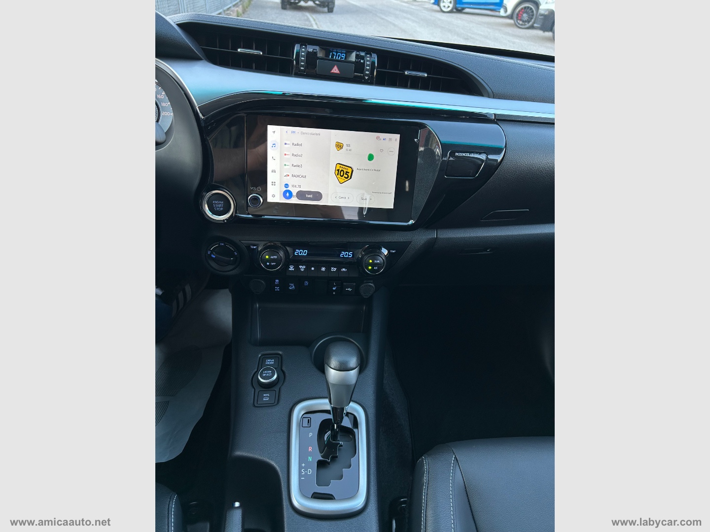 Hilux 2.8 D A/T 4WD 4p. DC Executive - immagine 22