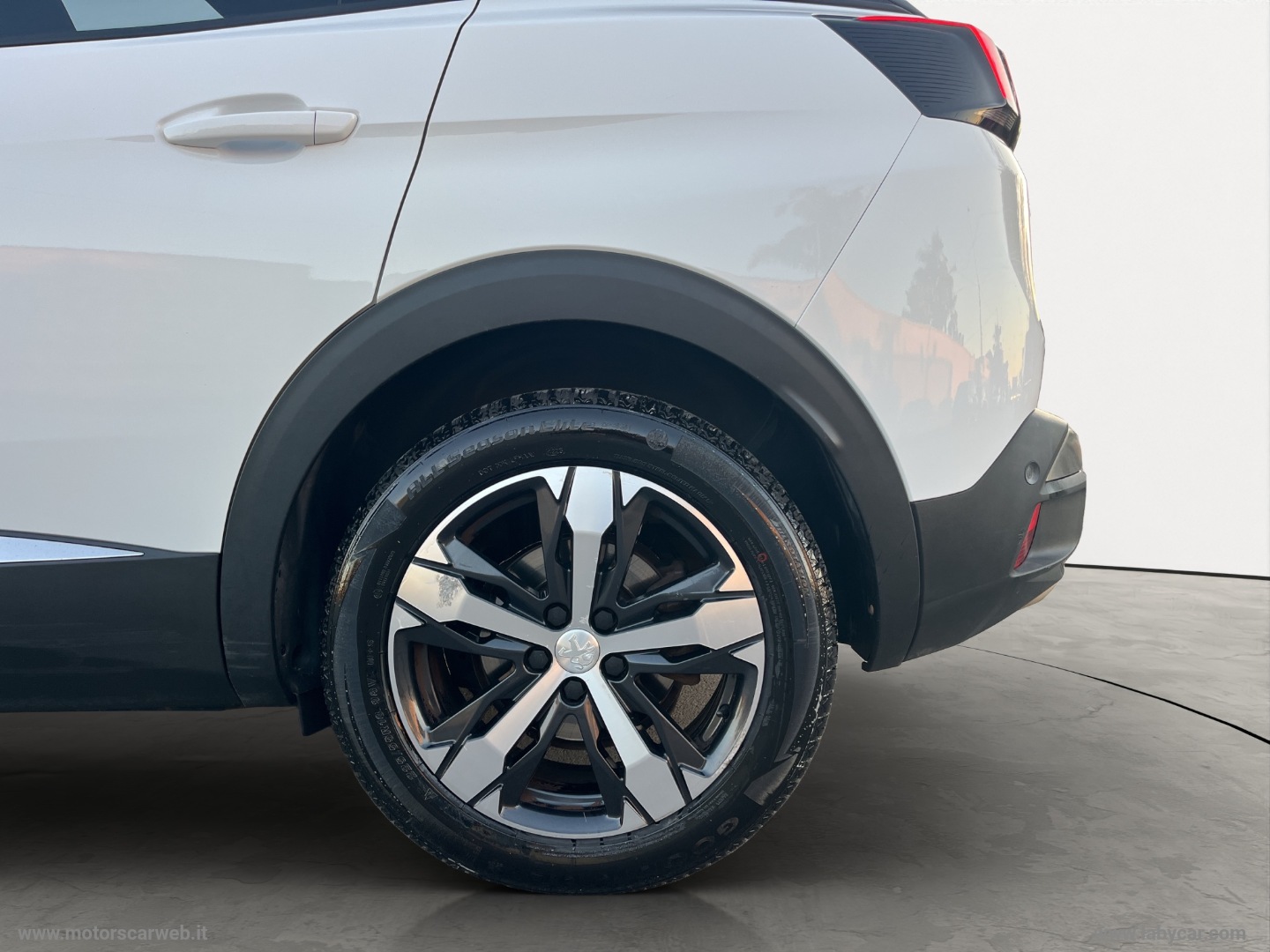 3008 PureTech Turbo 130 S&S EAT8 Allure - immagine 22