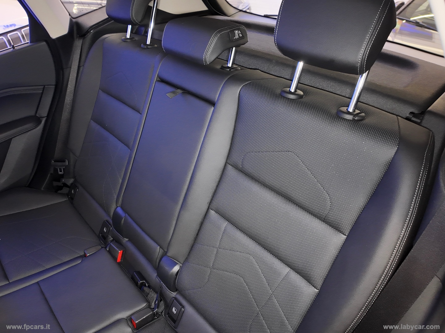 218d Active Tourer Luxury - immagine 22