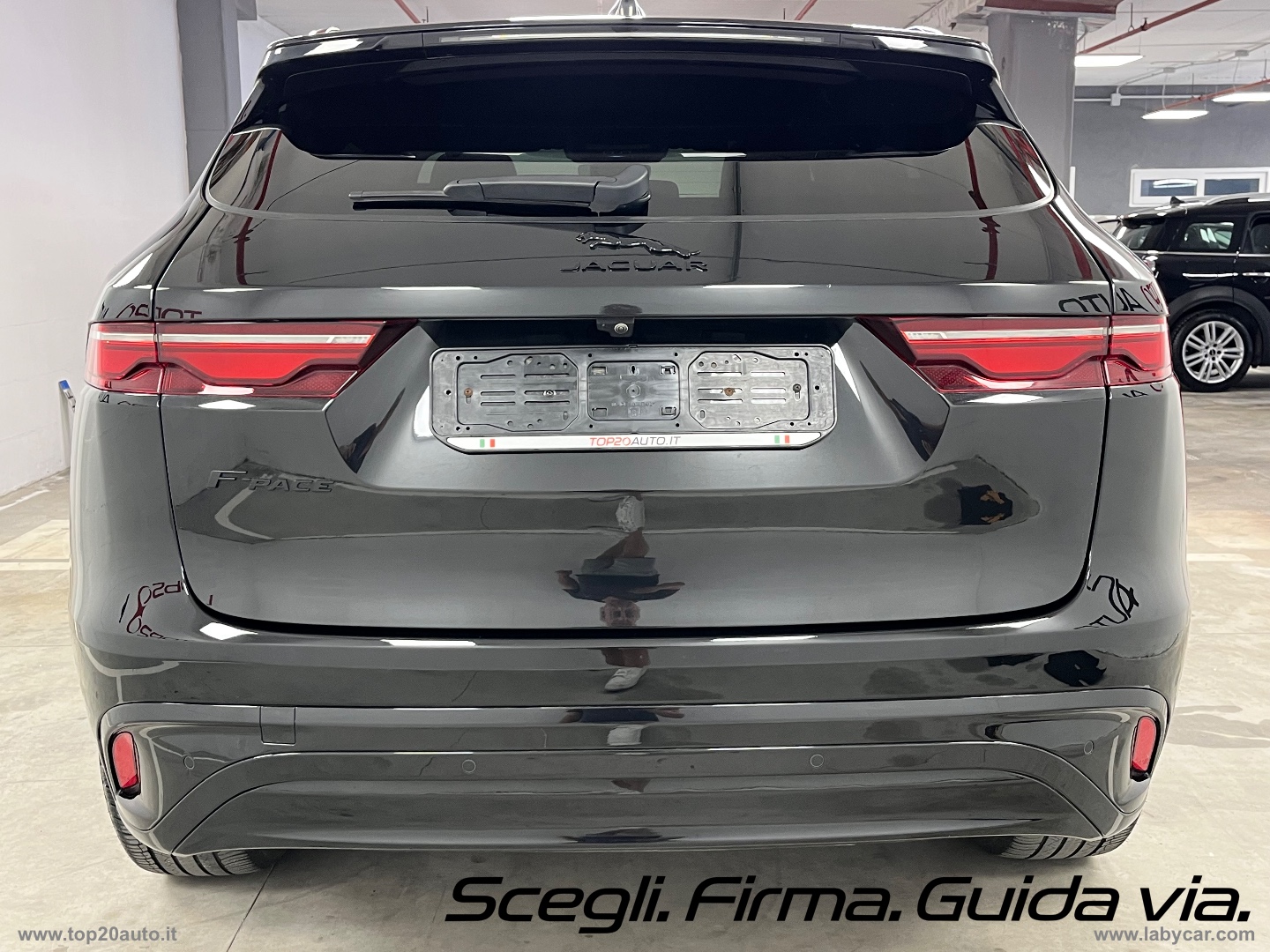 F-Pace 2.0 250 CV AWD aut. R-Dyn. Black EDITION - immagine 22