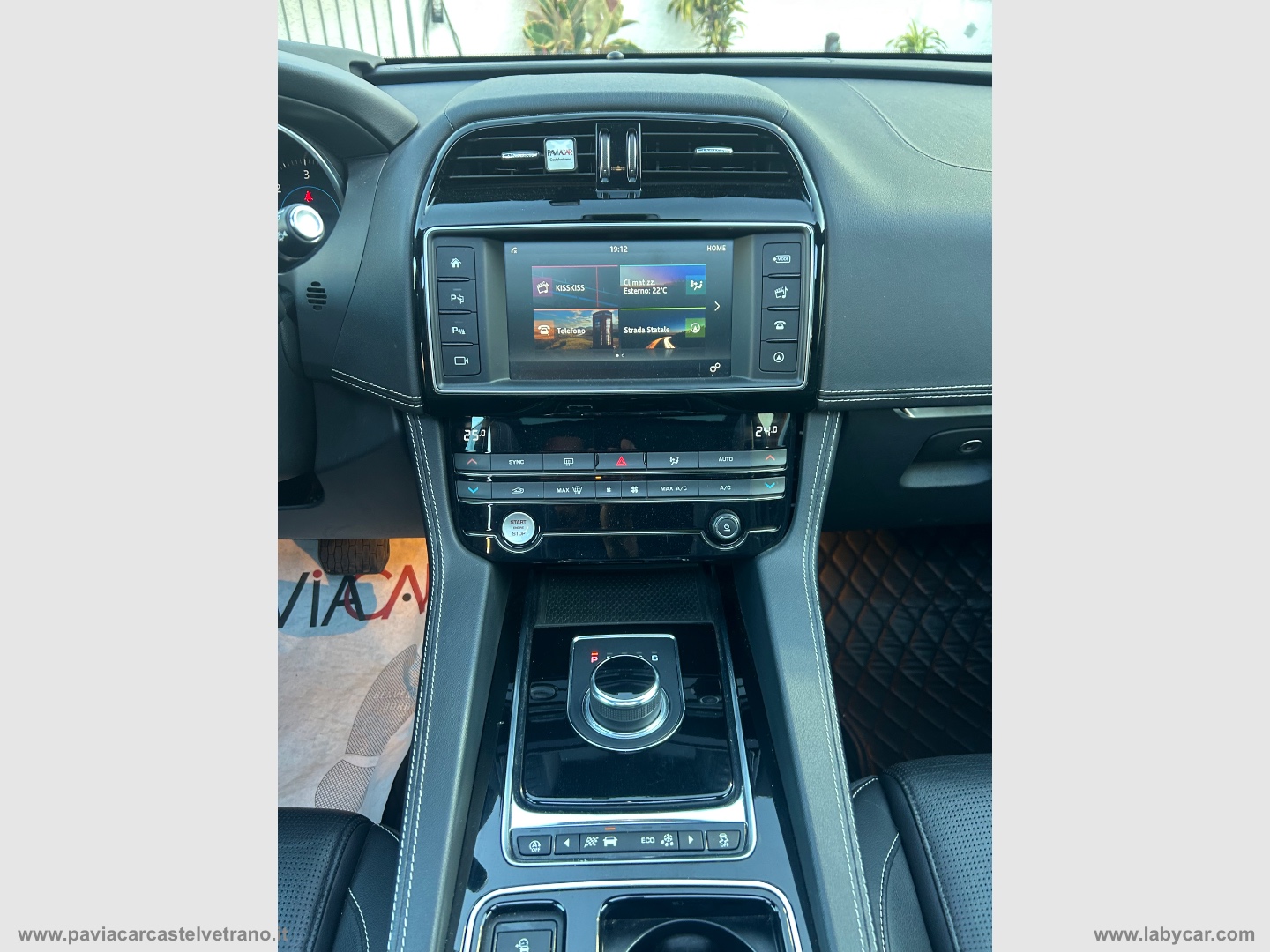 F-Pace 2.0 D 180 CV AWD aut. R-Sport - immagine 22