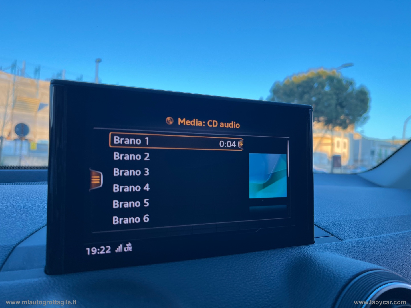 Q2 30 TDI S tronic Business Design - immagine 22