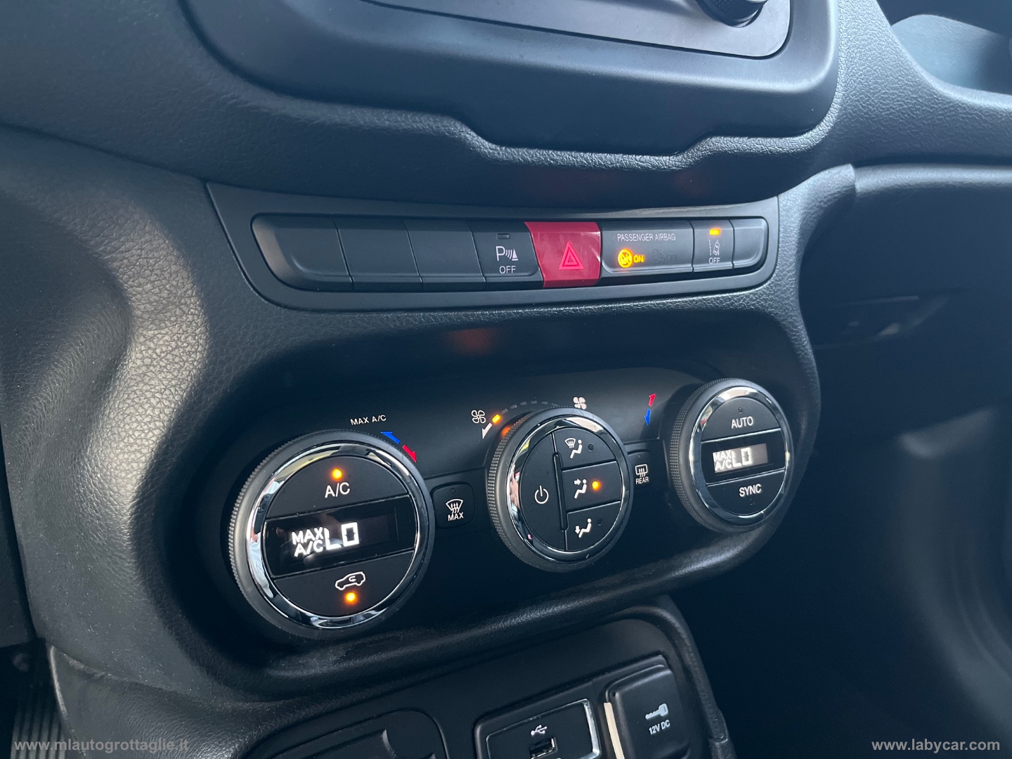 Renegade 1.6 Mjt 120CV Limited TETTO APRIBILE - immagine 22