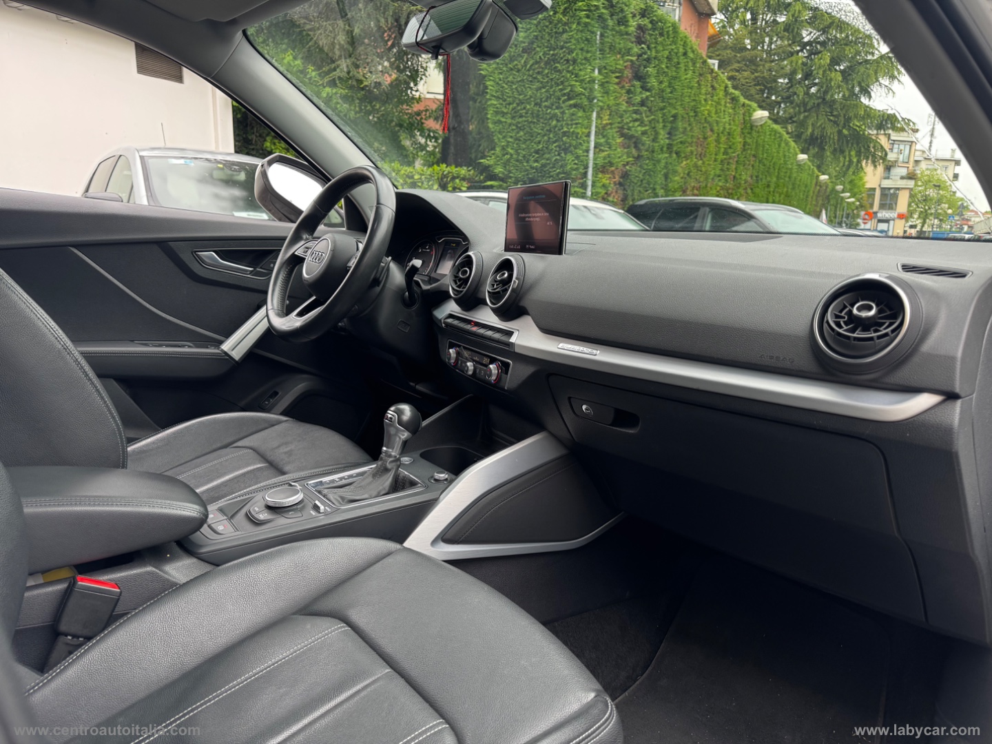 Q2 35 TDI S tronic Identity Black - immagine 22