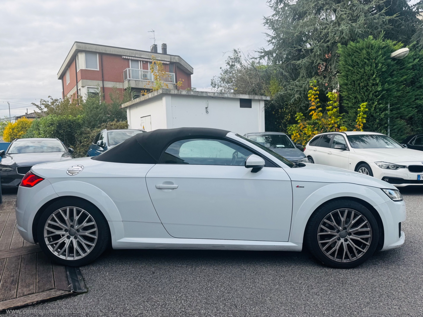 TT Roadster 2.0 TDI quattro S tr. S line - immagine 22