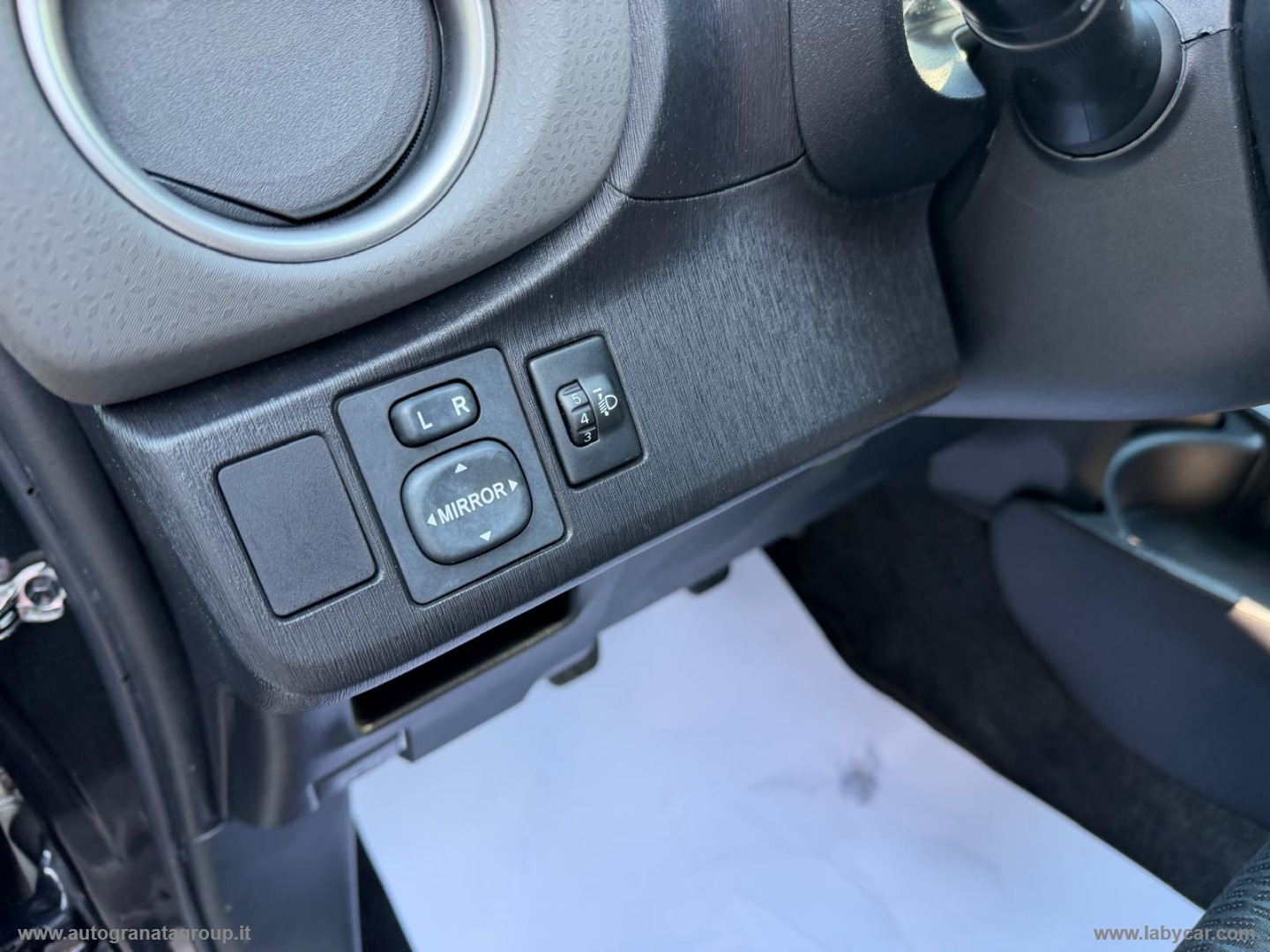 Yaris 1.0 5p. Lounge SOLI 138.000 KM !!! - immagine 22