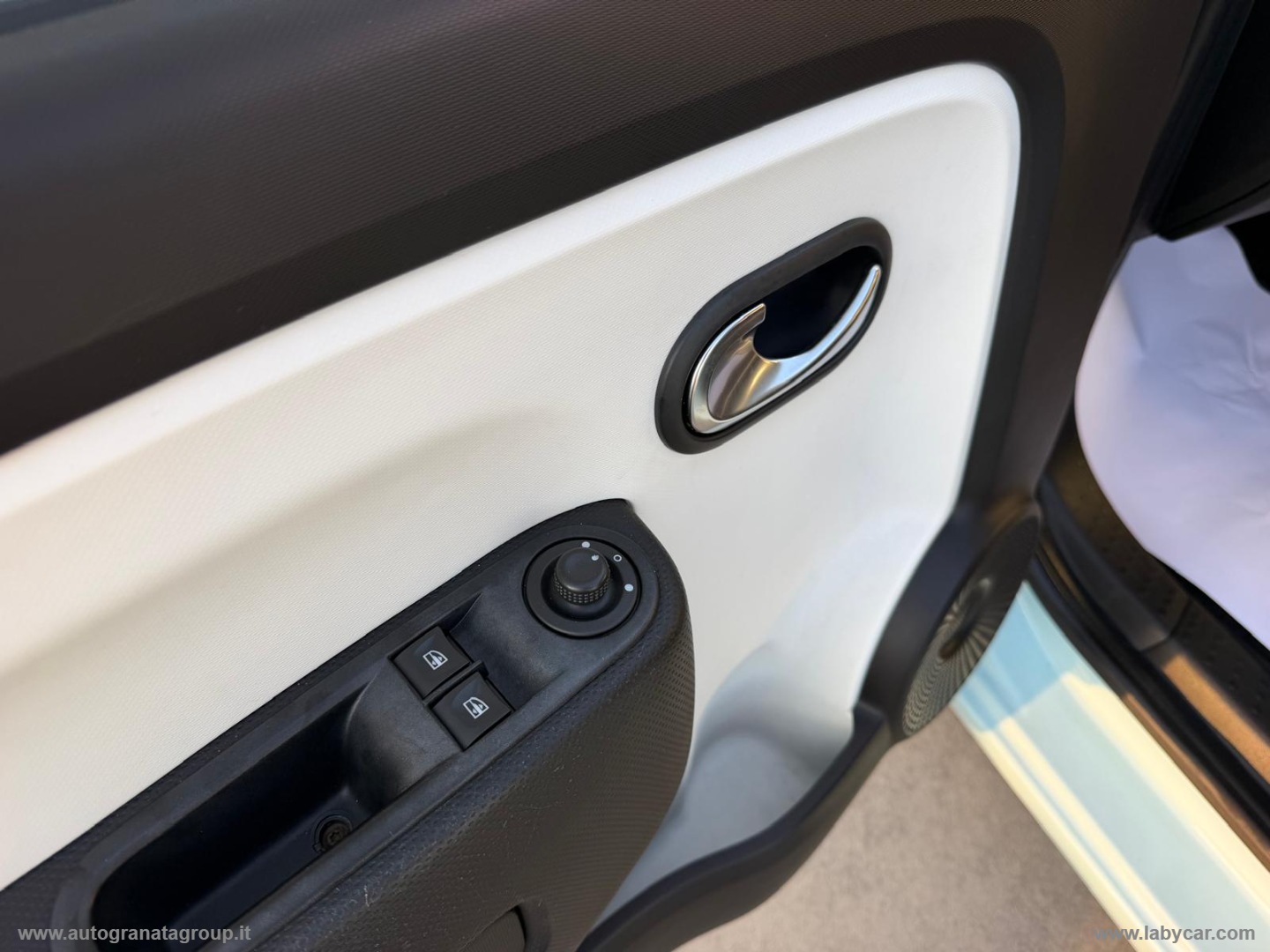 Twingo 1.0 SCe S&S Energy NEOPATENTATI! - immagine 22