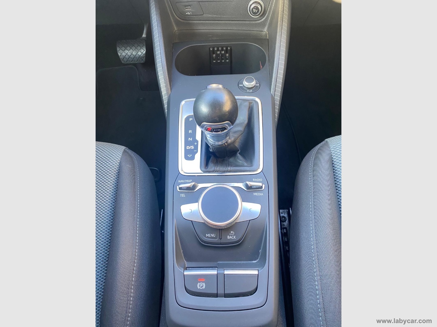 Q2 30 TDI S tronic Business Design - immagine 22