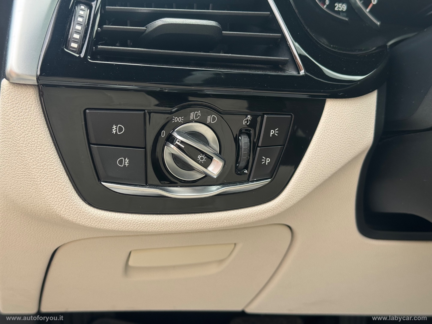 520d xDrive Touring Luxury - immagine 22