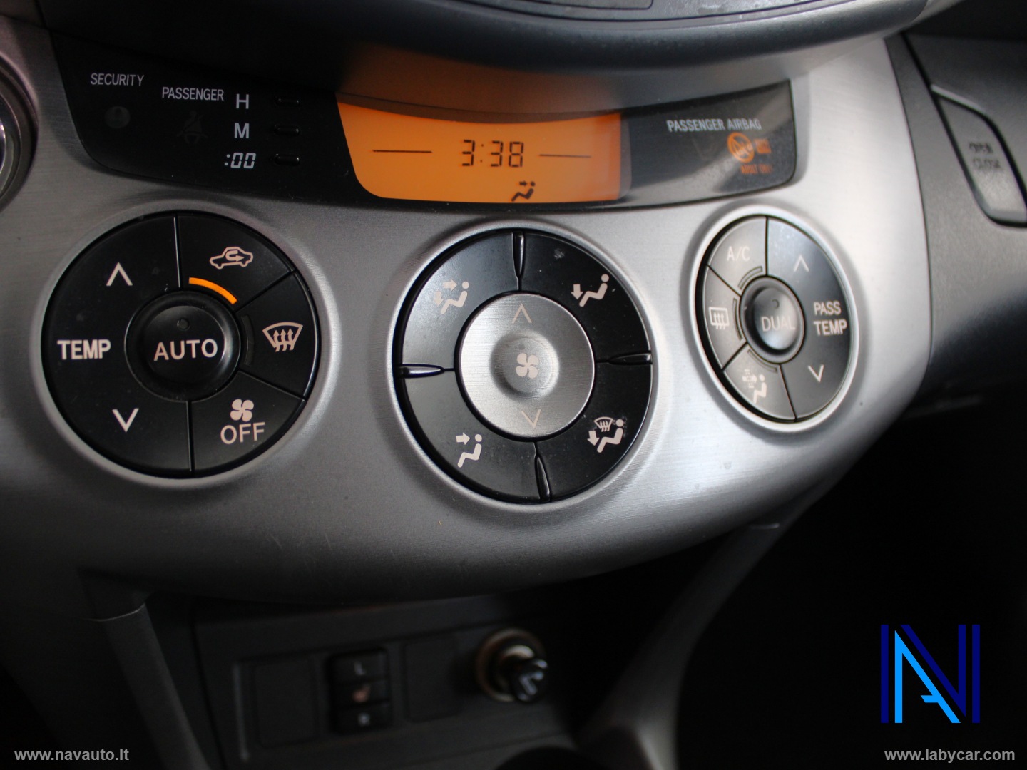 RAV4 2.2 D-4D 177 CV Luxury - immagine 22