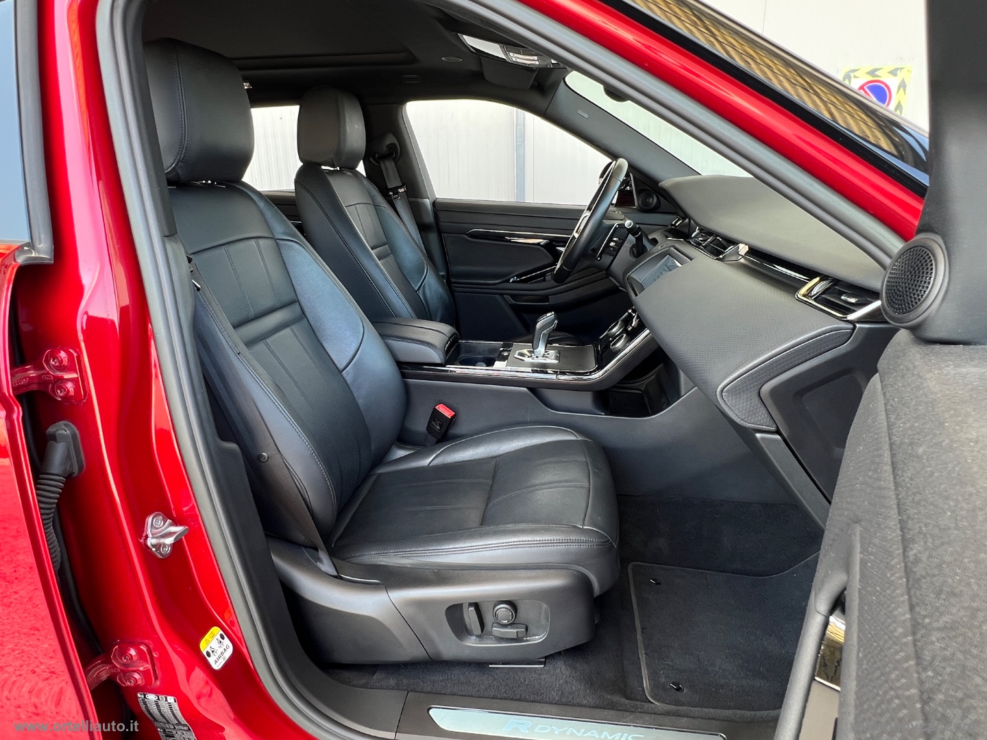 RR Evoque 2.0D I4 163 CV AWD Auto R-D. S - immagine 23