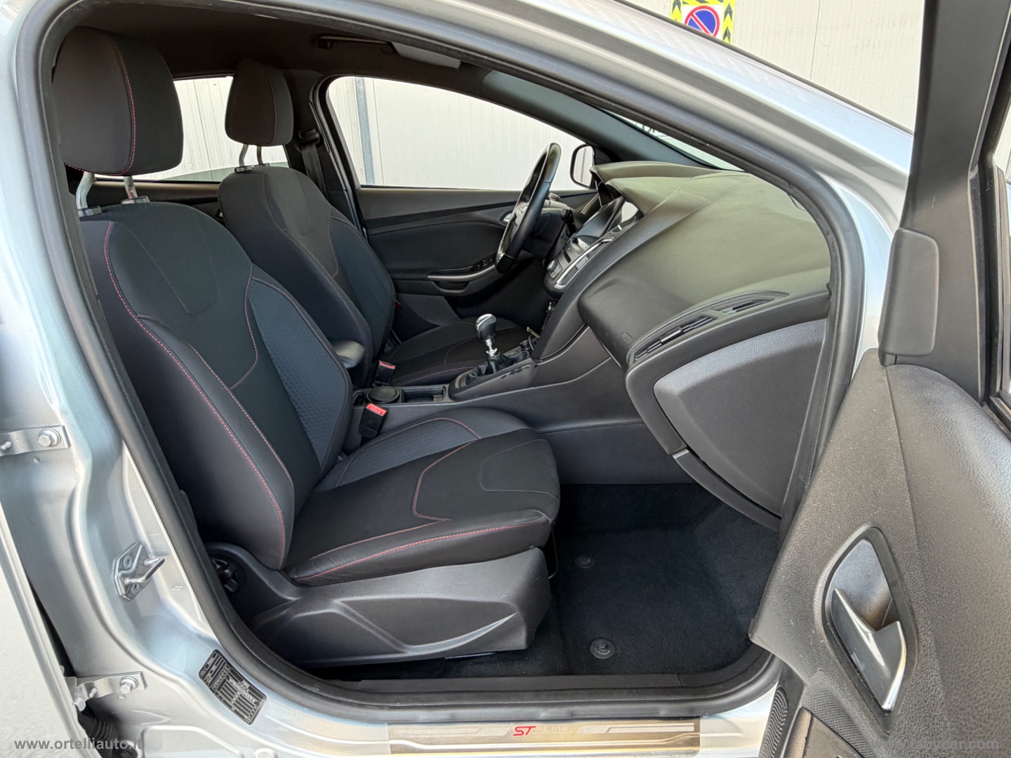 Focus 1.5 EcoBlue 120CV 5p. ST Line - immagine 23