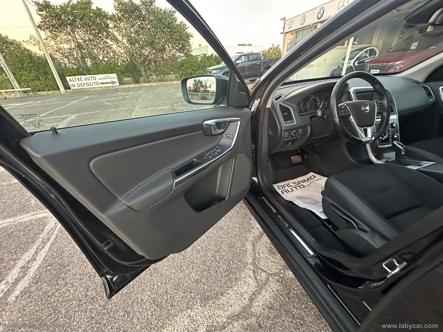 XC60 AWD 2.4D Momentum - immagine 23