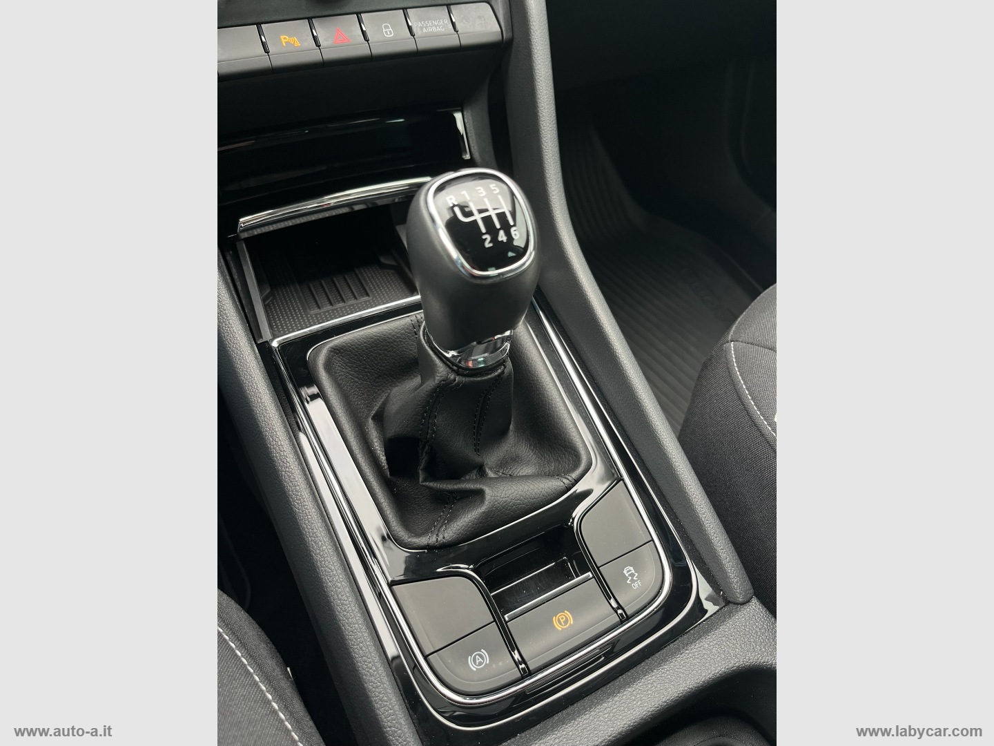 Karoq 2.0 TDI 115 CV Selection - immagine 23