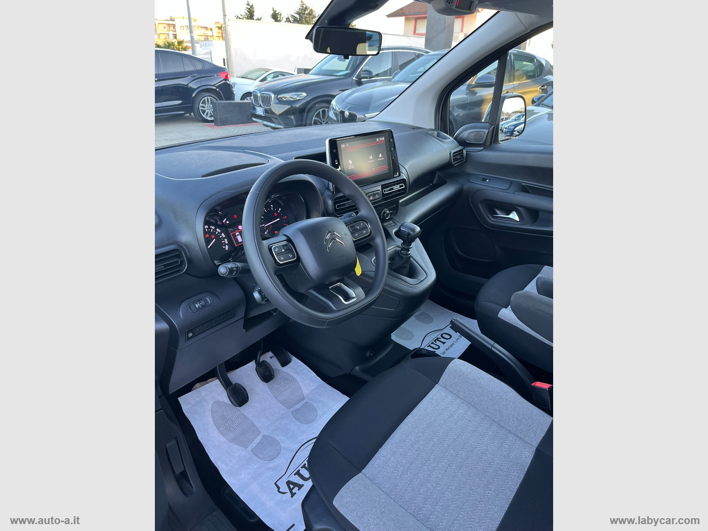 Berlingo BlueHDi 100 S&S SHINE TRASPORTO DISABILI - immagine 23