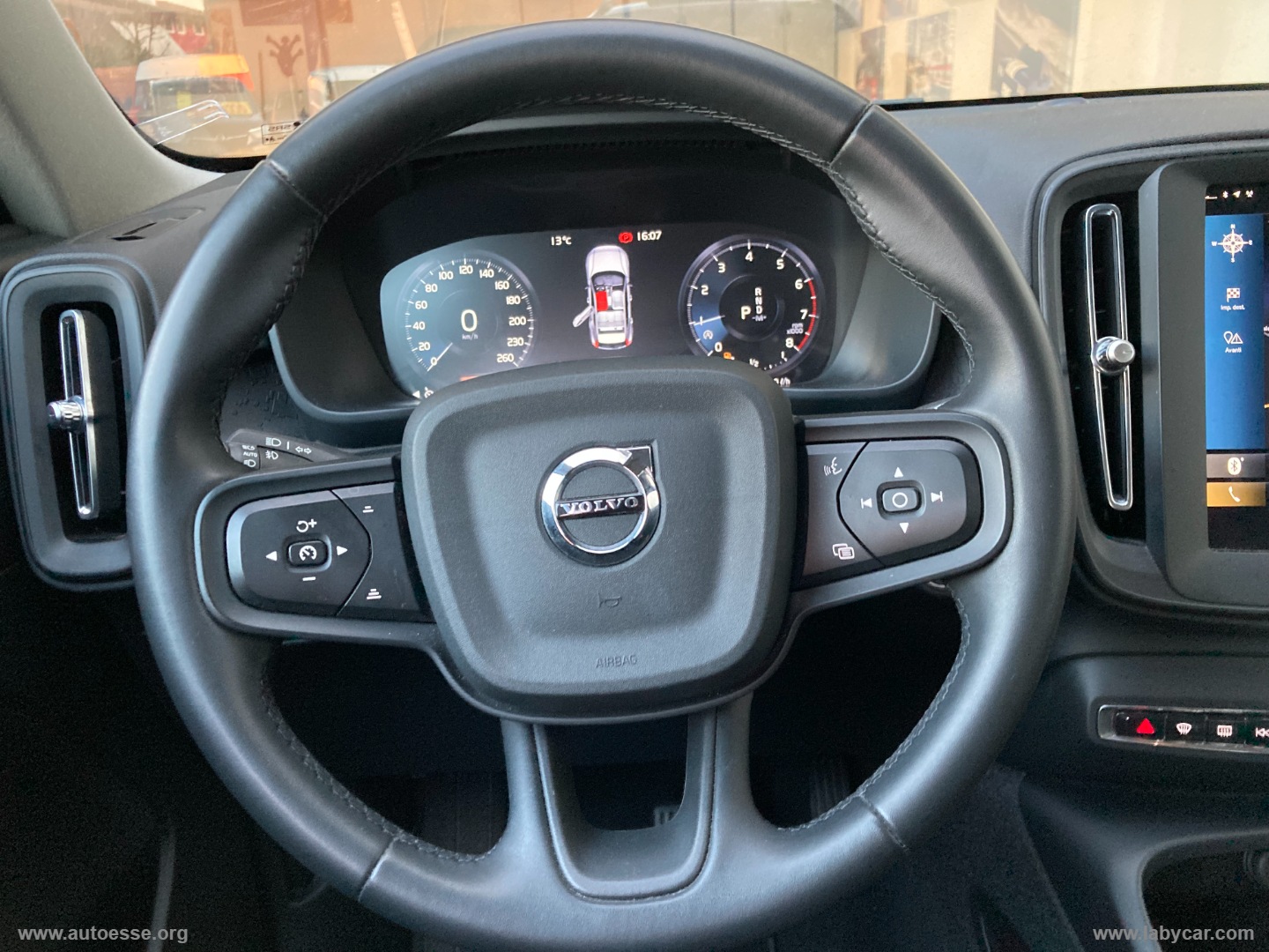 XC40 T2 automatico Essential - immagine 23
