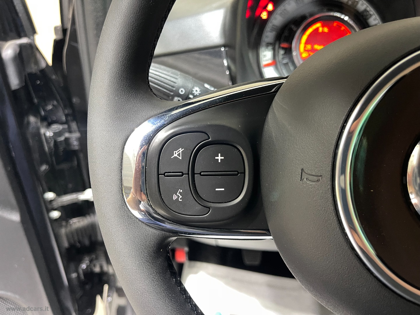 500 Cabrio Hybrid DOLCEVITA *NEOPATENTATI* - immagine 23