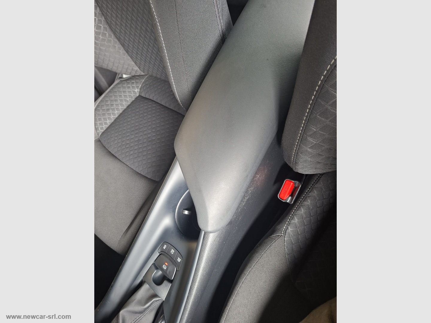 C-HR 1.8 Hybrid E-CVT Active - immagine 23