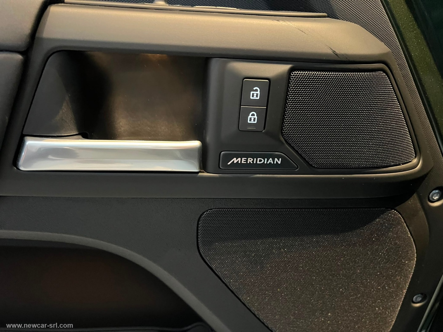 Defender 110 3.0D I6 250 AWD X-Dyn.SE N1 - immagine 23