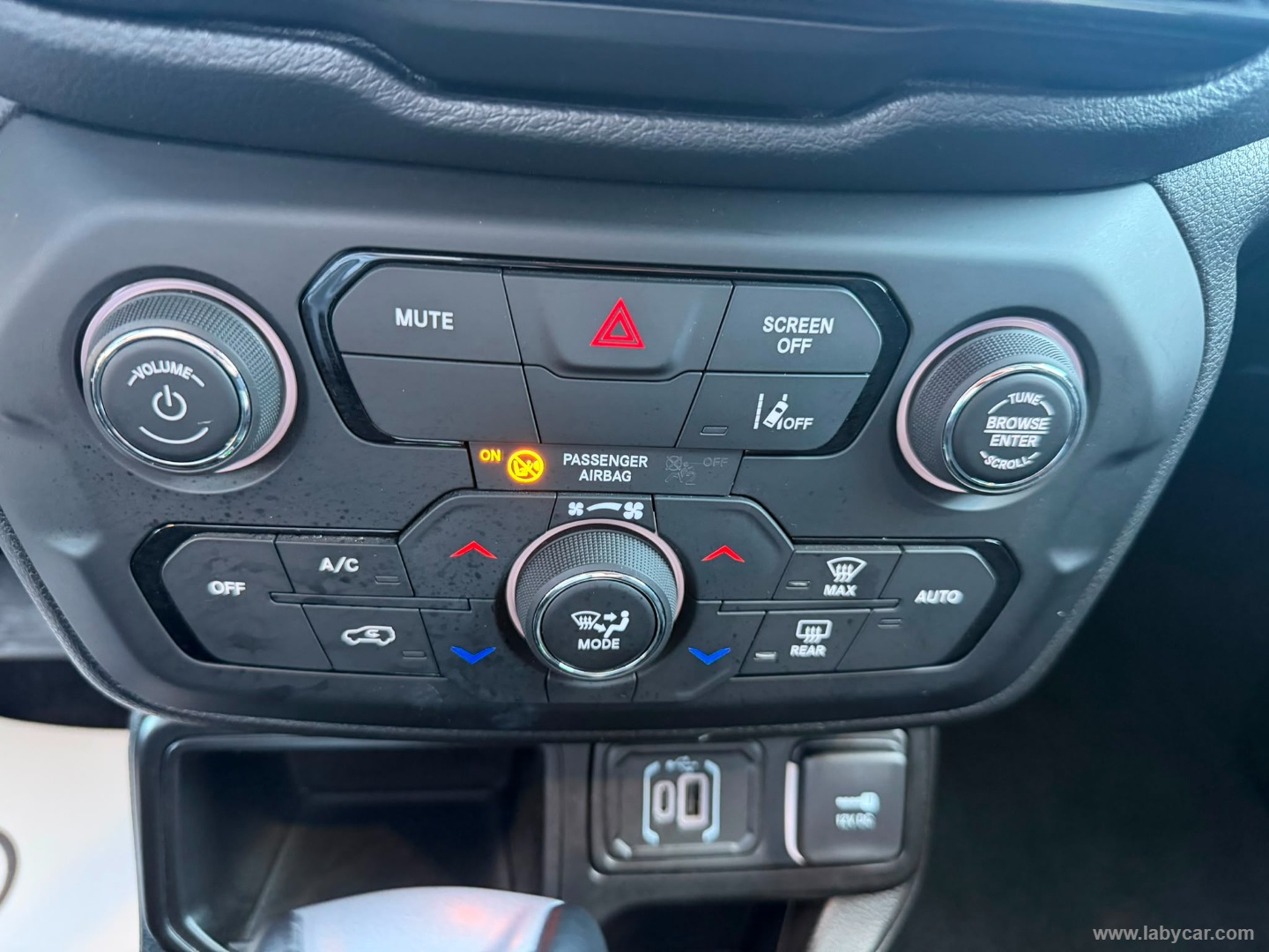 Jeep Renegade 1.5 T4 MHEV Altitude - Immagine 23