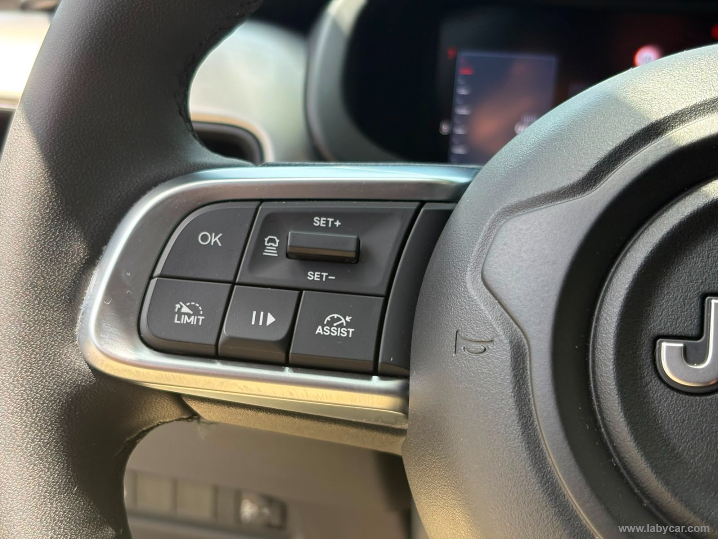 Jeep Avenger 1.2 Turbo Summit - Immagine 23
