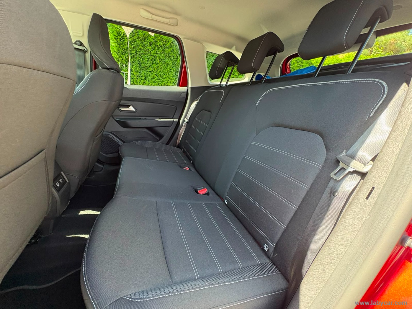 Dacia Duster 1.0 TCe GPL 4x2 Prestige - Immagine 23