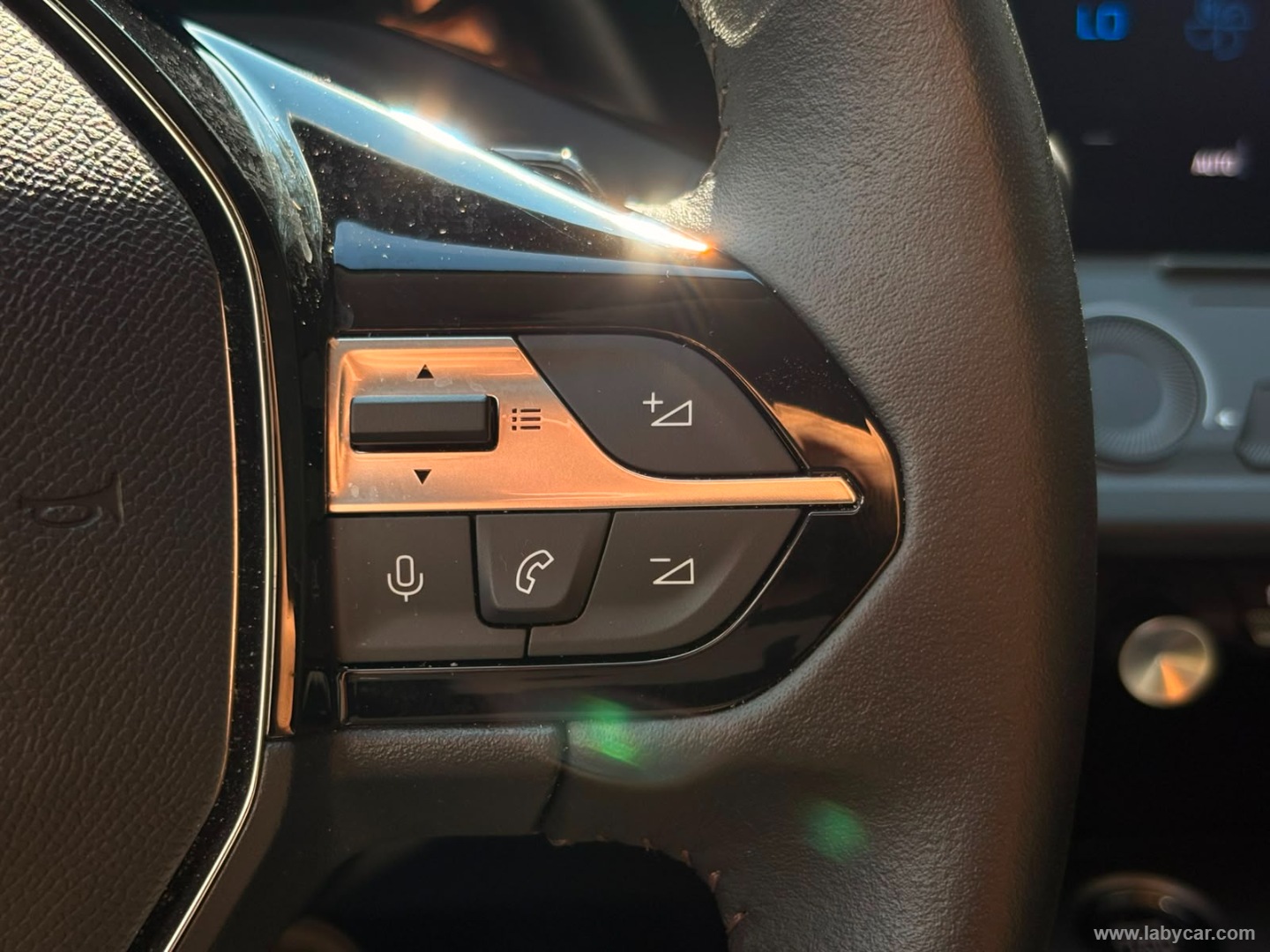 Peugeot 408 Plug-in Hybrid 225 e-EAT8 Allure - Immagine 23