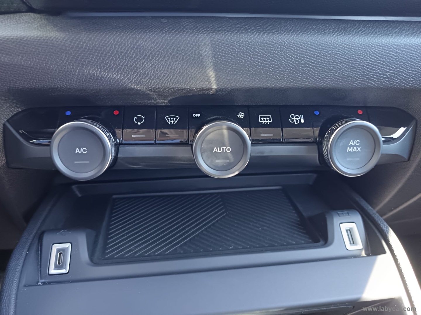 Citroën C4 Hybrid 145 e-DCS6 Plus - Immagine 23