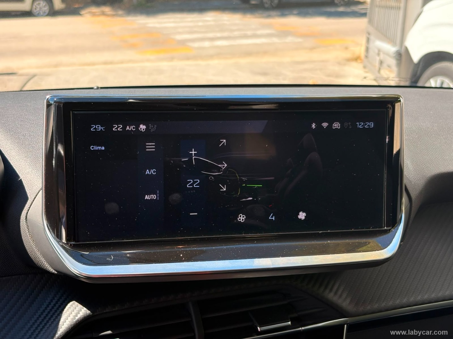 Peugeot 208 Hybrid 110 e-DCS6 Allure - Immagine 23