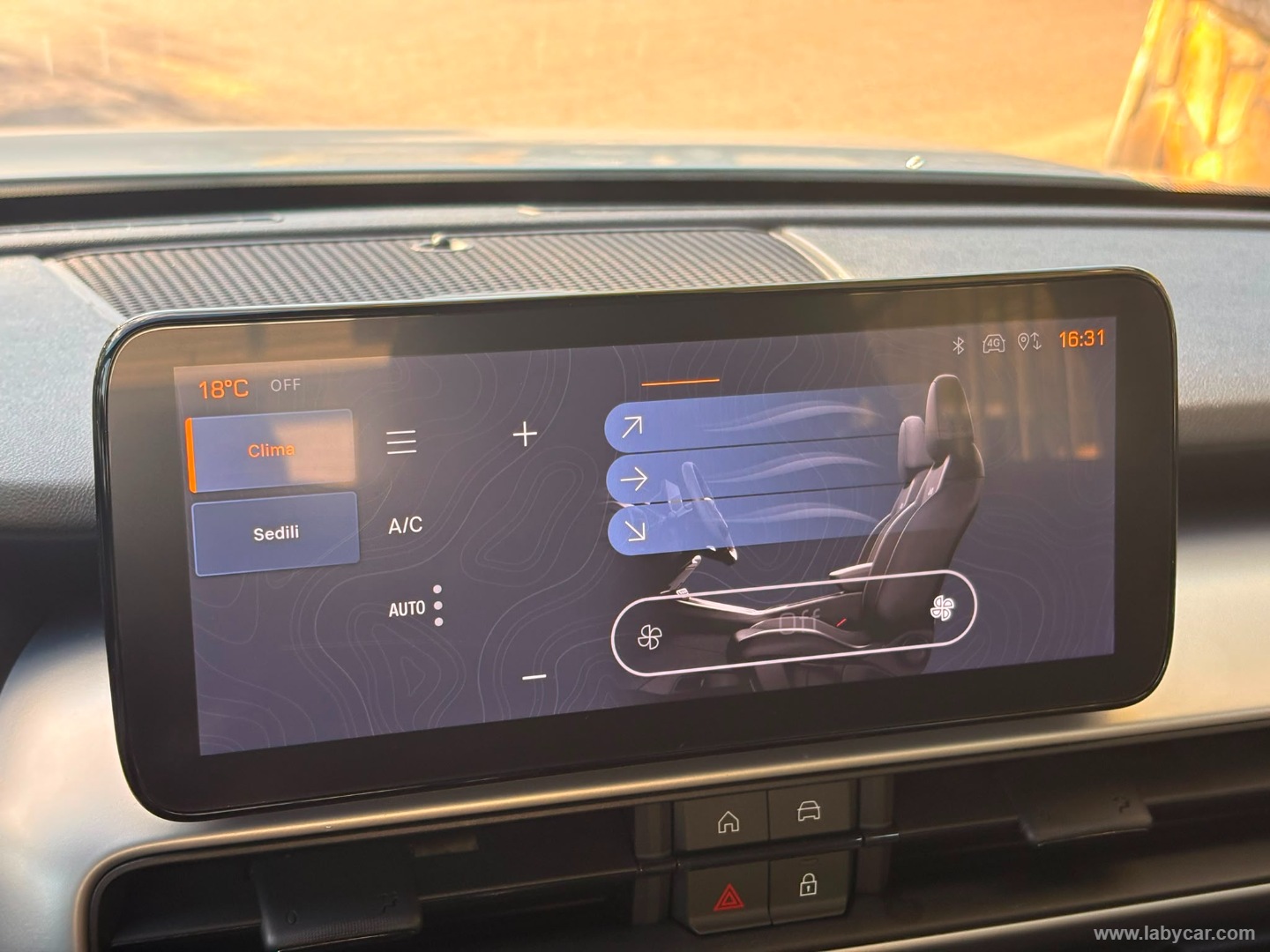 Jeep Avenger 1.2 Turbo Altitude - Immagine 23