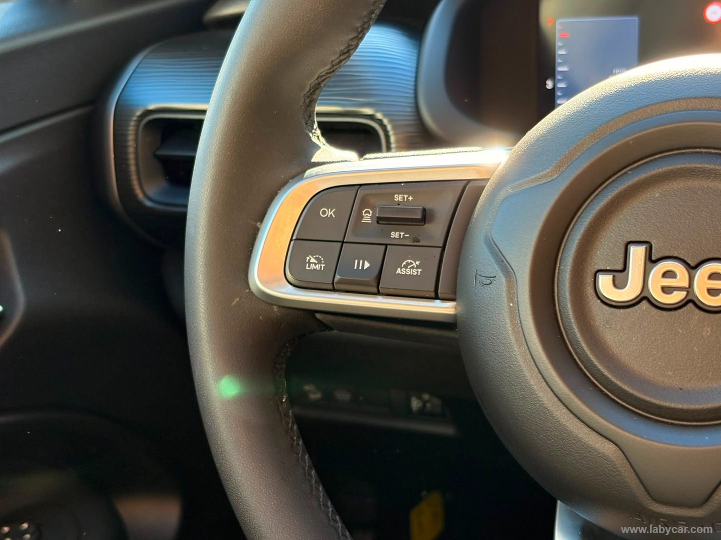 Jeep Avenger 1.2 Turbo Altitude - Immagine 23