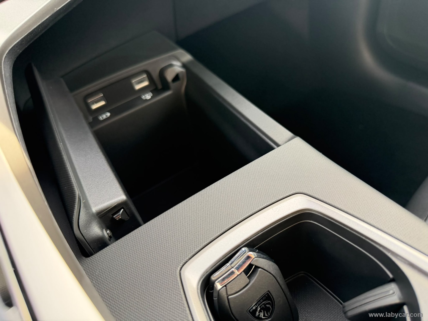 Peugeot 3008 Hybrid 145 e-DCS6 GT - Immagine 23