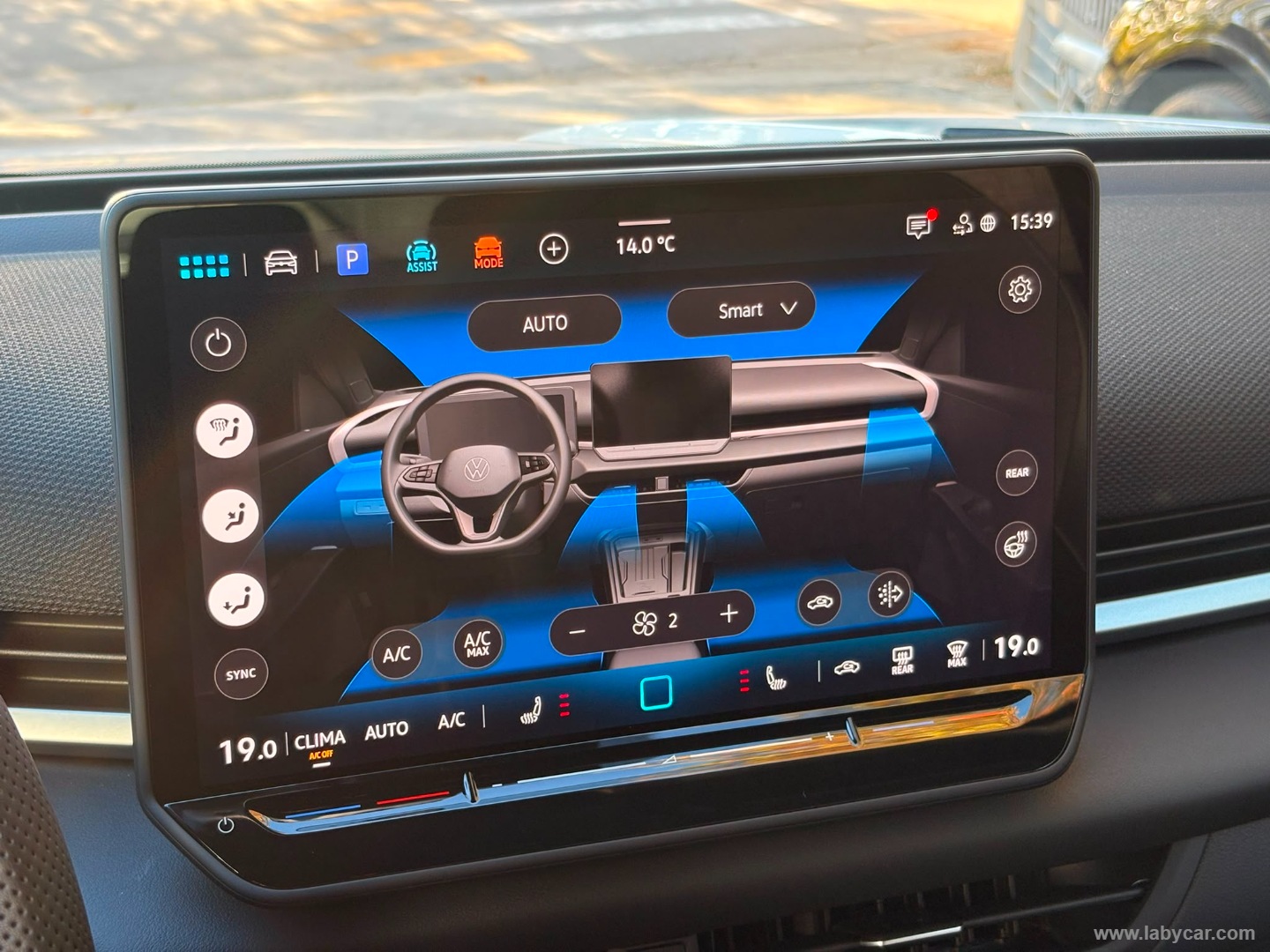 Volkswagen T-Roc 1.5 eTSI ACT 150 CV DSG R-Line - Immagine 23