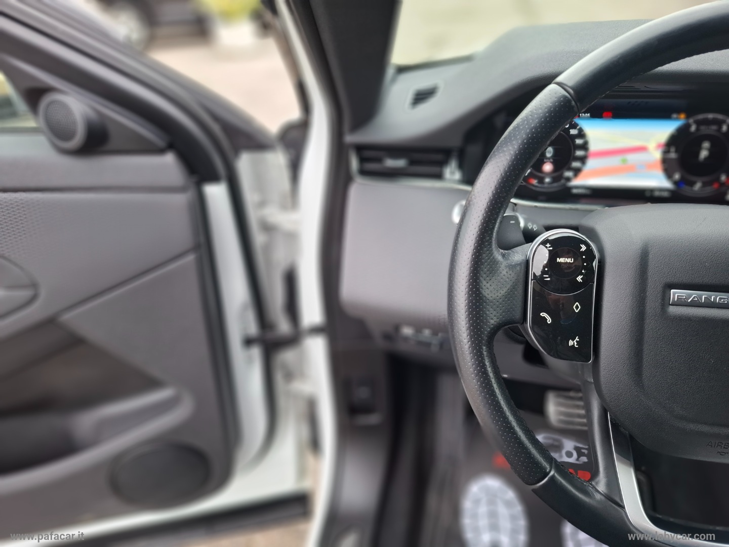RR Evoque 2.0D L.Flw 150 CV R-Dynamic S - immagine 23