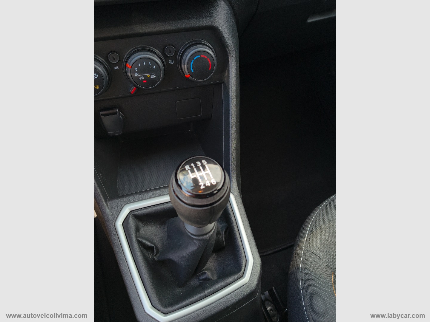 Sandero Stepway 1.0 TCe ECO-G Expression - immagine 23