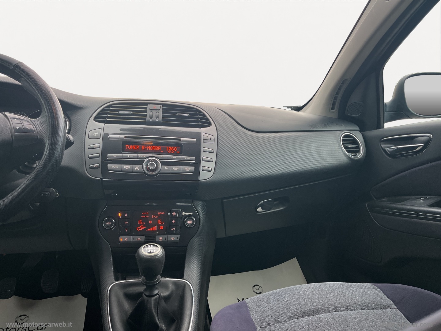 Bravo 1.6 MJT 120 CV Emotion - immagine 23