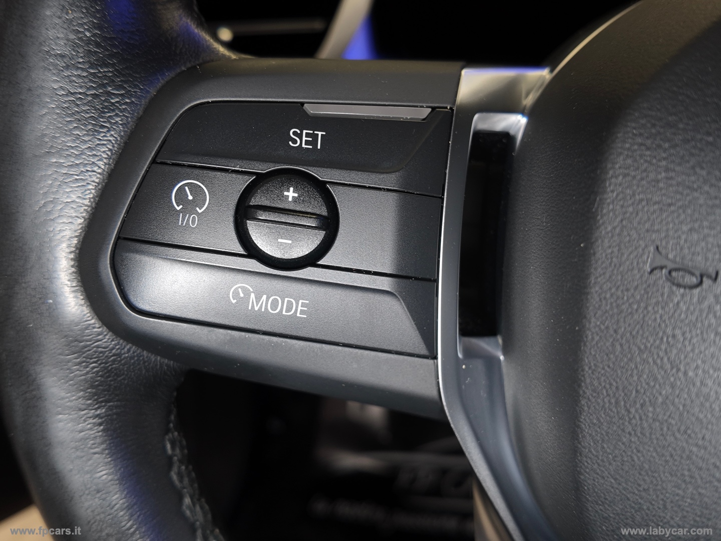218d Active Tourer Luxury - immagine 23